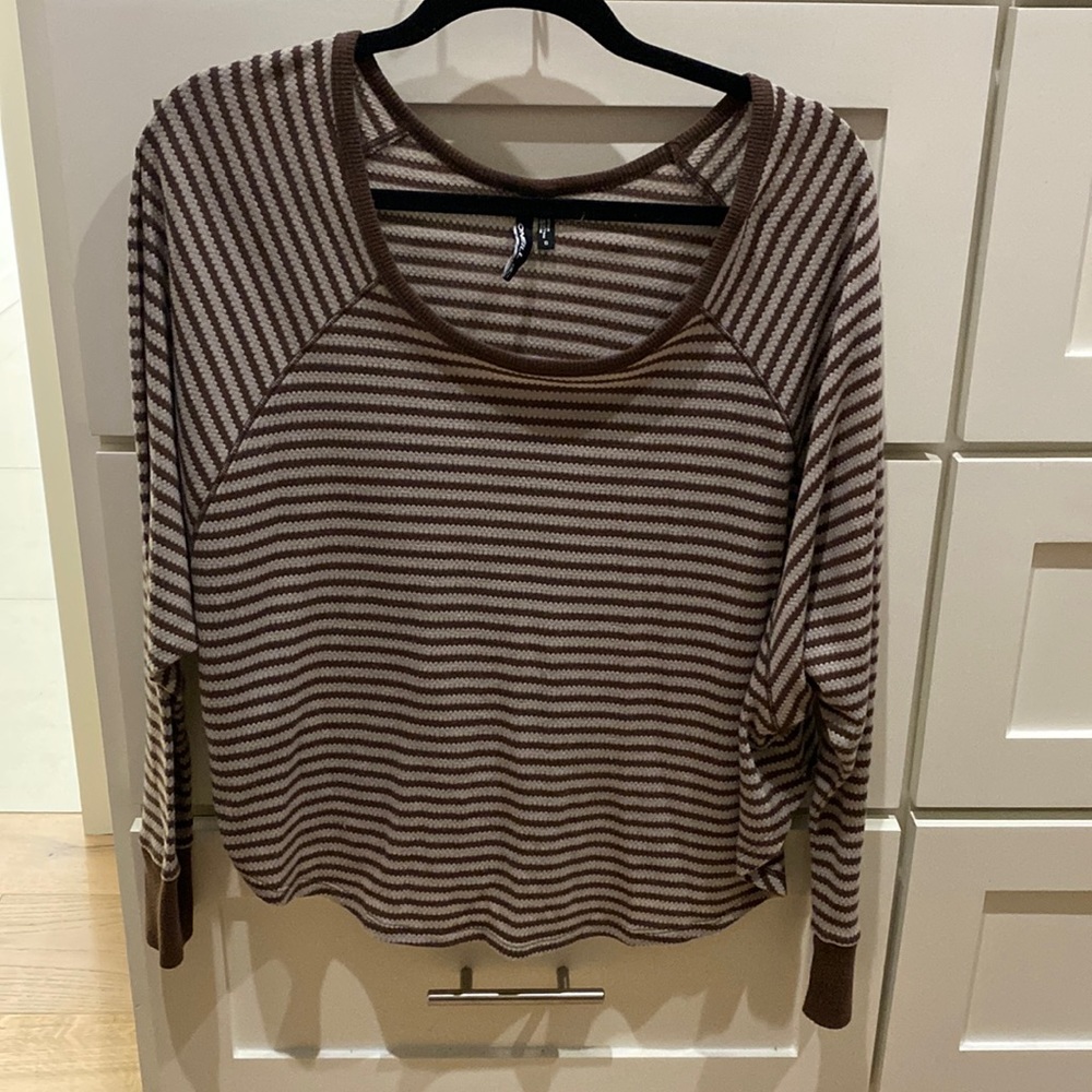 Brown stripe batwing tee